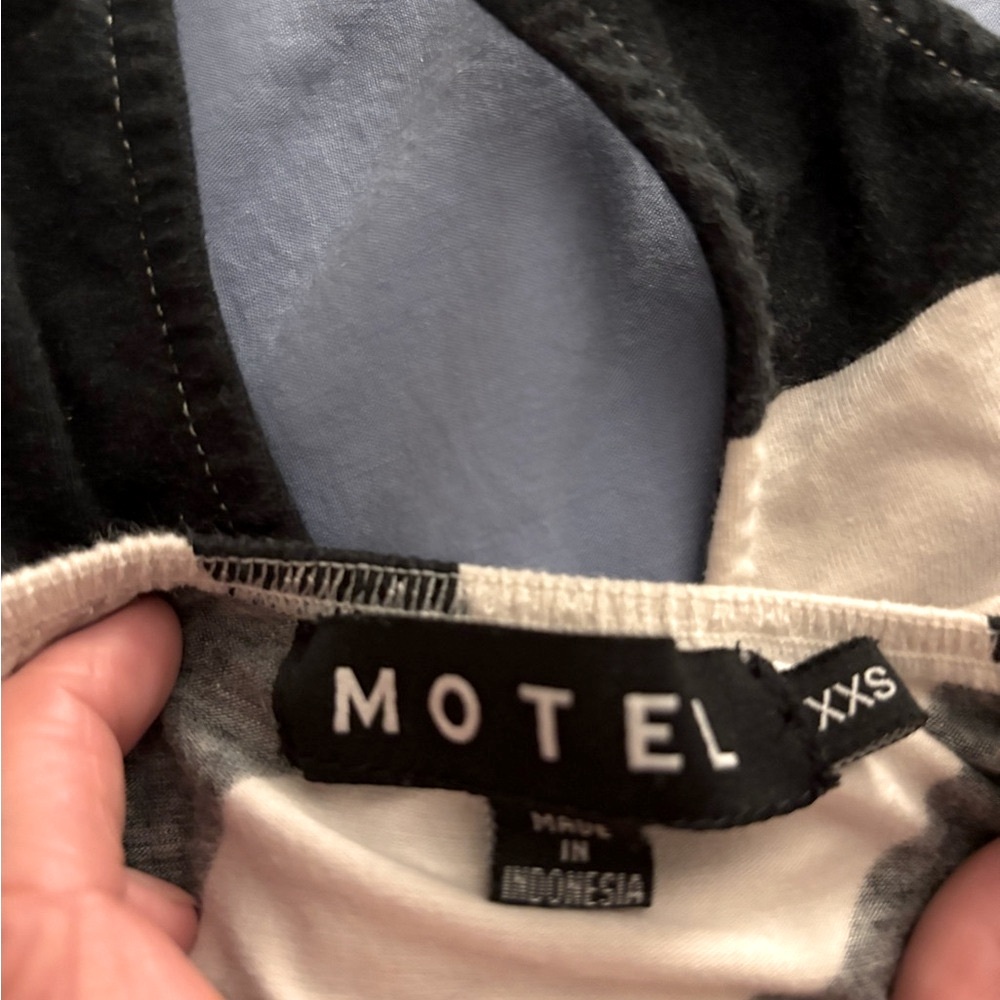 Motel Rocks Swirl Halter Top - Picture 5 of 5